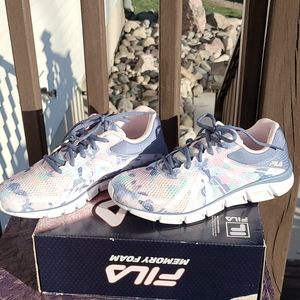 Womens Fila Cool Max Memory Fraction, Tie Dye, size 11